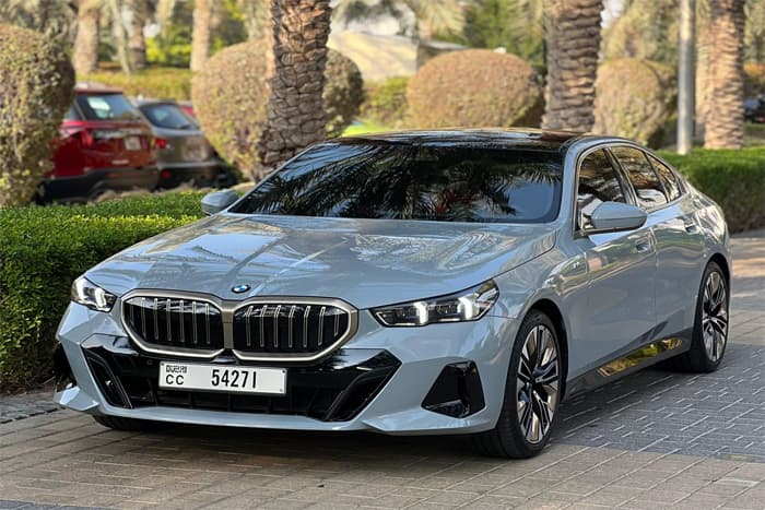 BMW 5 Series 2025 — Foto del veicolo 1