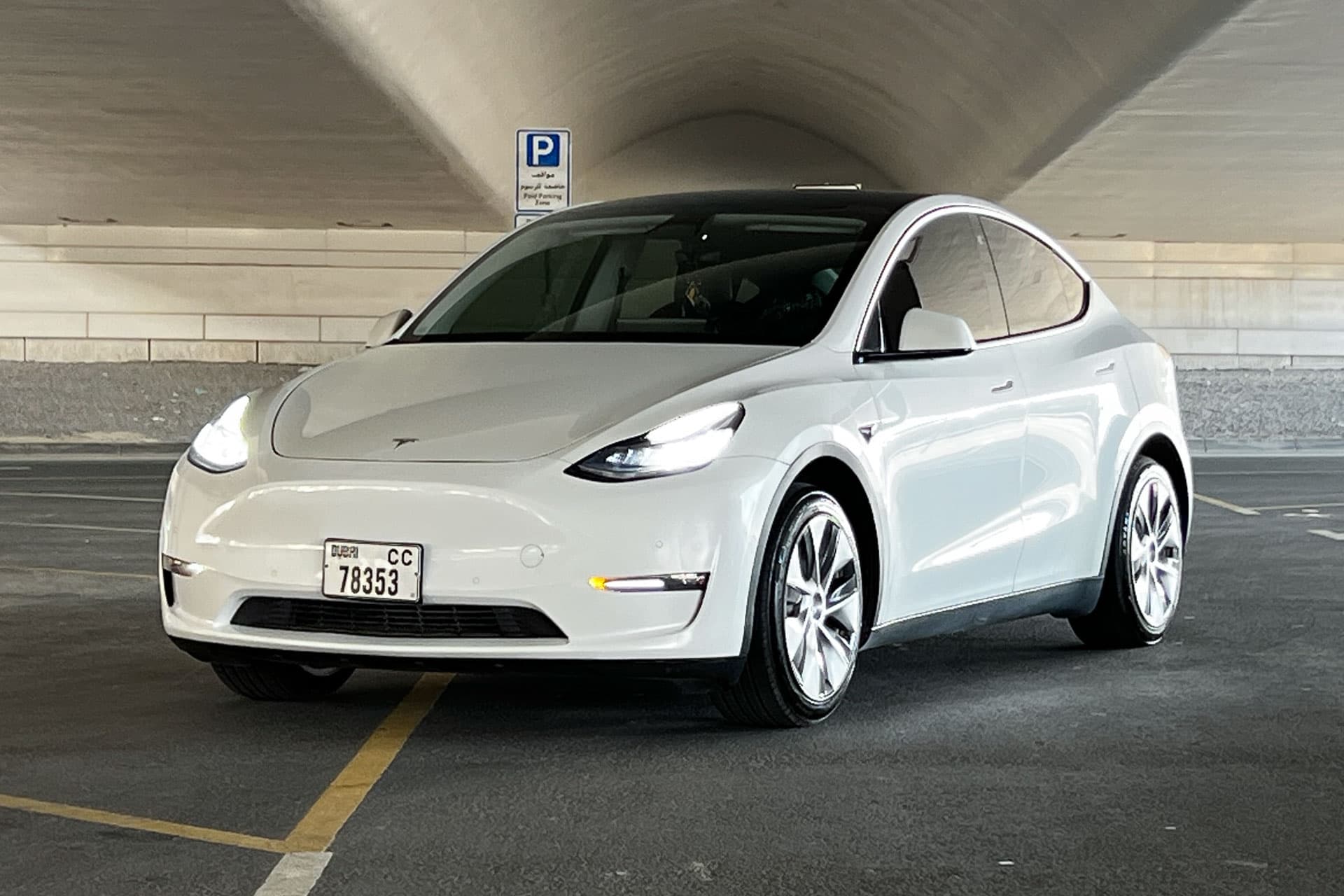 Tesla Model Y 2022 — Фото автомобиля 1
