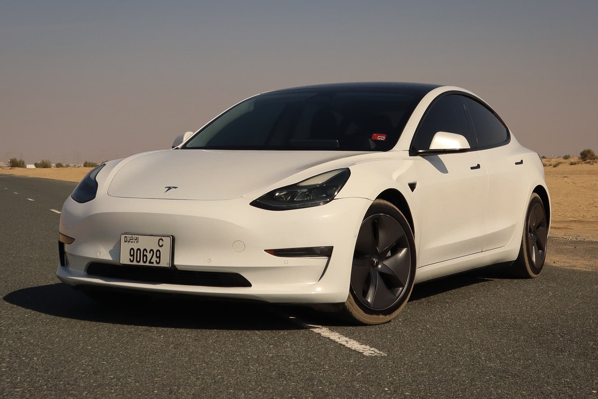 Tesla Model 3 2021 — صورة المركبة 1