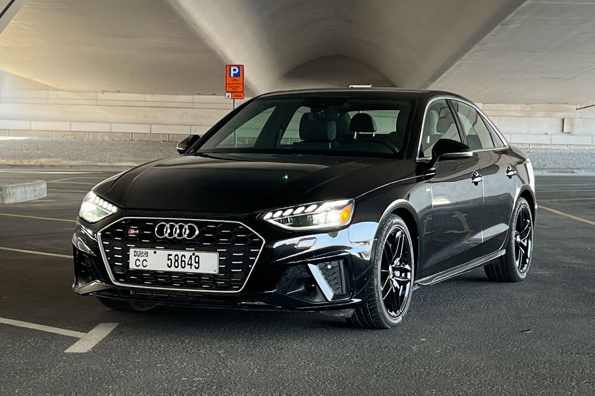 Audi A4 2022 — Фото автомобиля 1