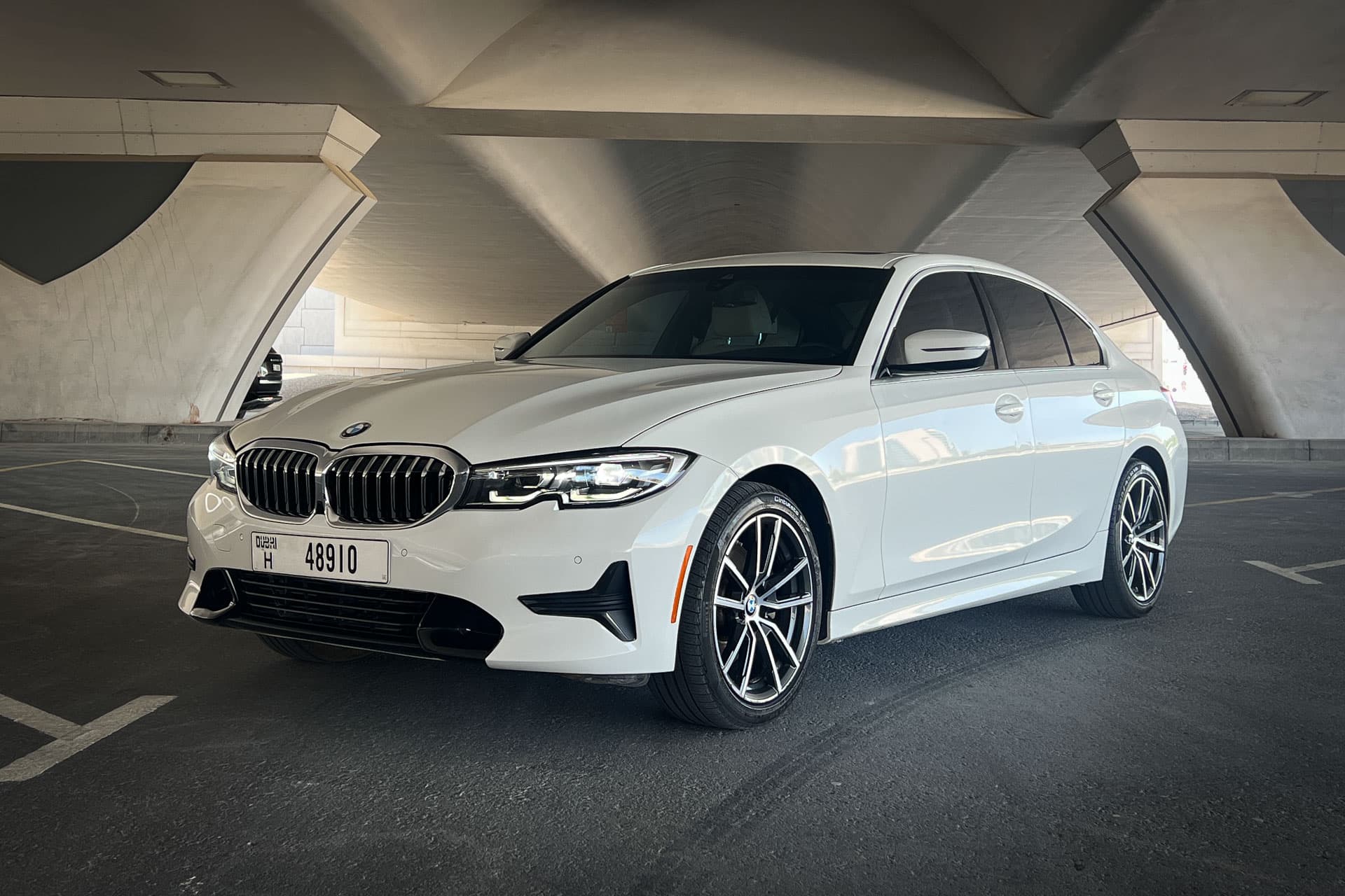 BMW 330i 2021 — صورة المركبة 1