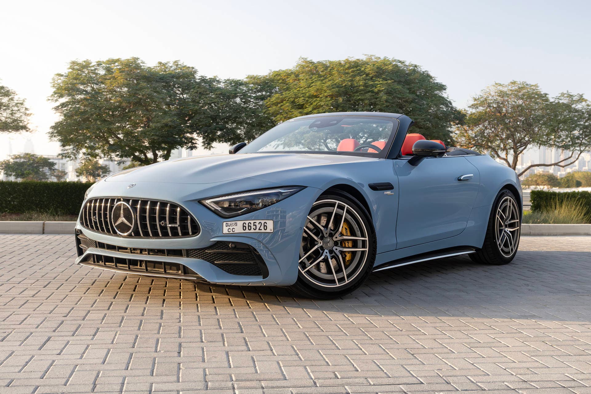 Mercedes SL43 2023 — صورة المركبة 1