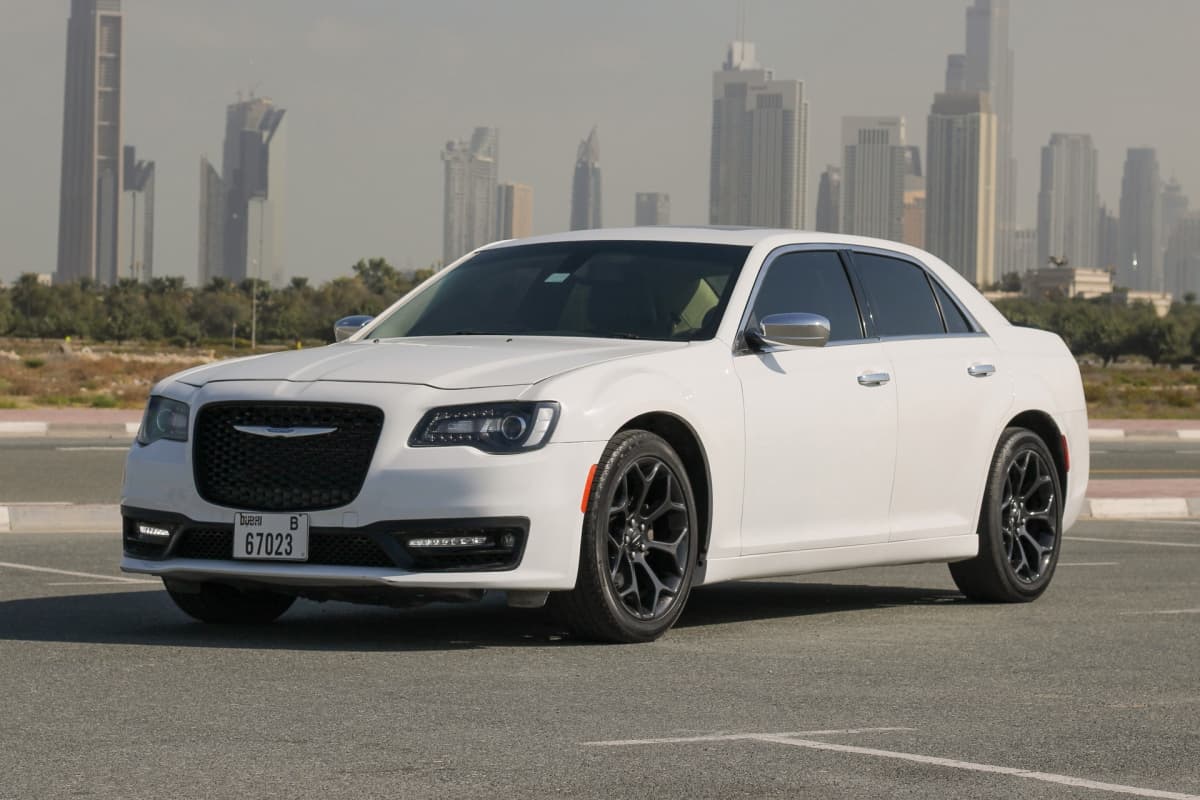 Chrysler 300C 2020 — Фото автомобиля 1