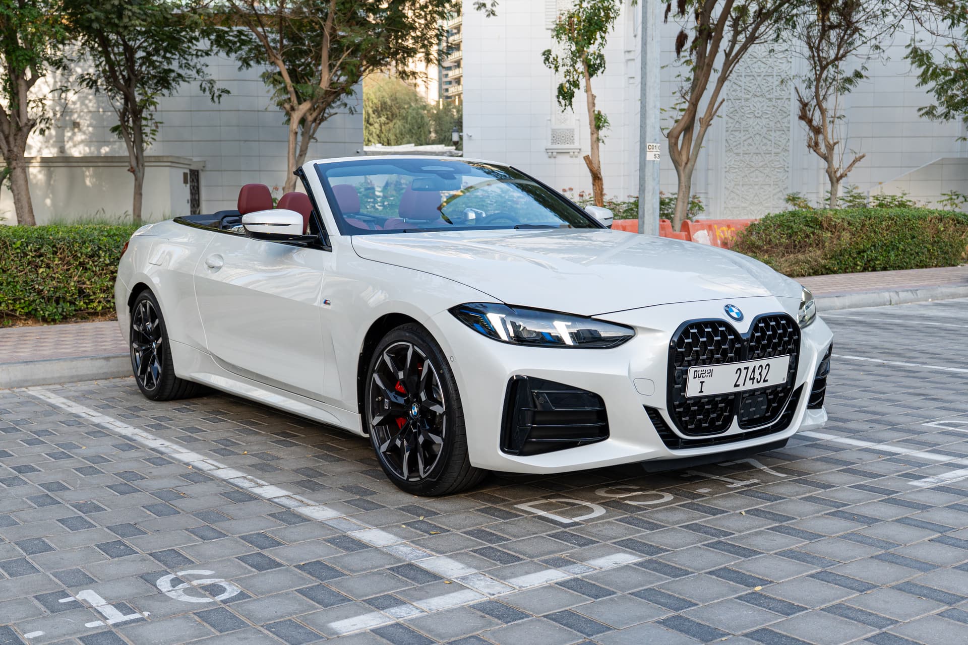 BMW 420i Convertible 2025 — صورة المركبة 1