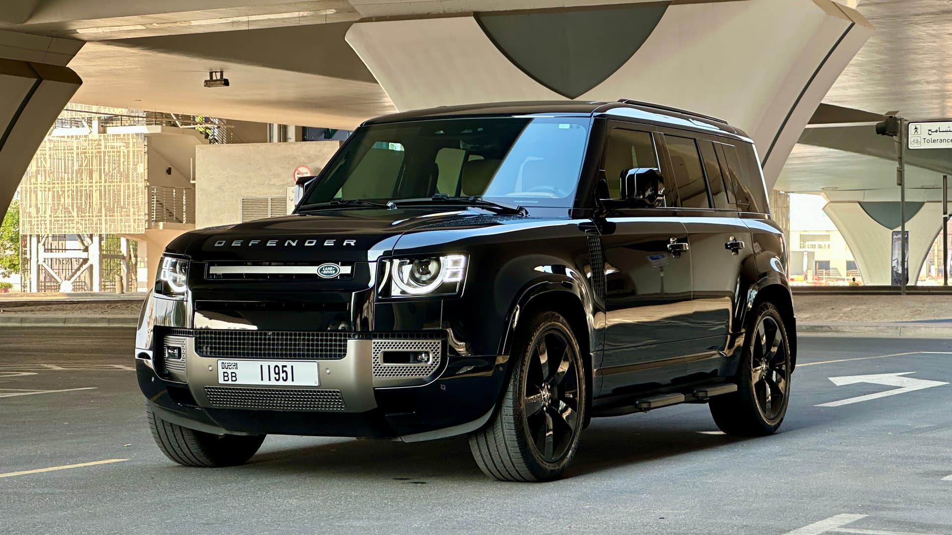 Land Rover Defender 2025 — Фото автомобиля 1