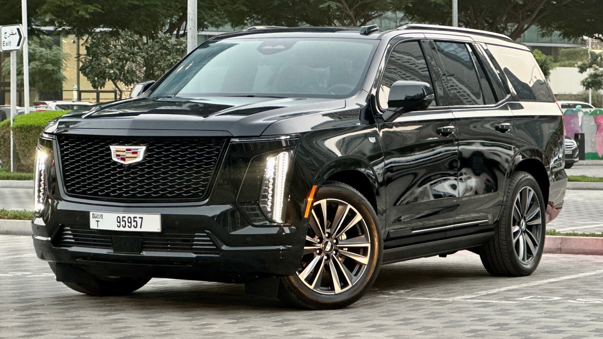 Cadillac Escalade Platinum Sport 2025 — वाहन फ़ोटो 1
