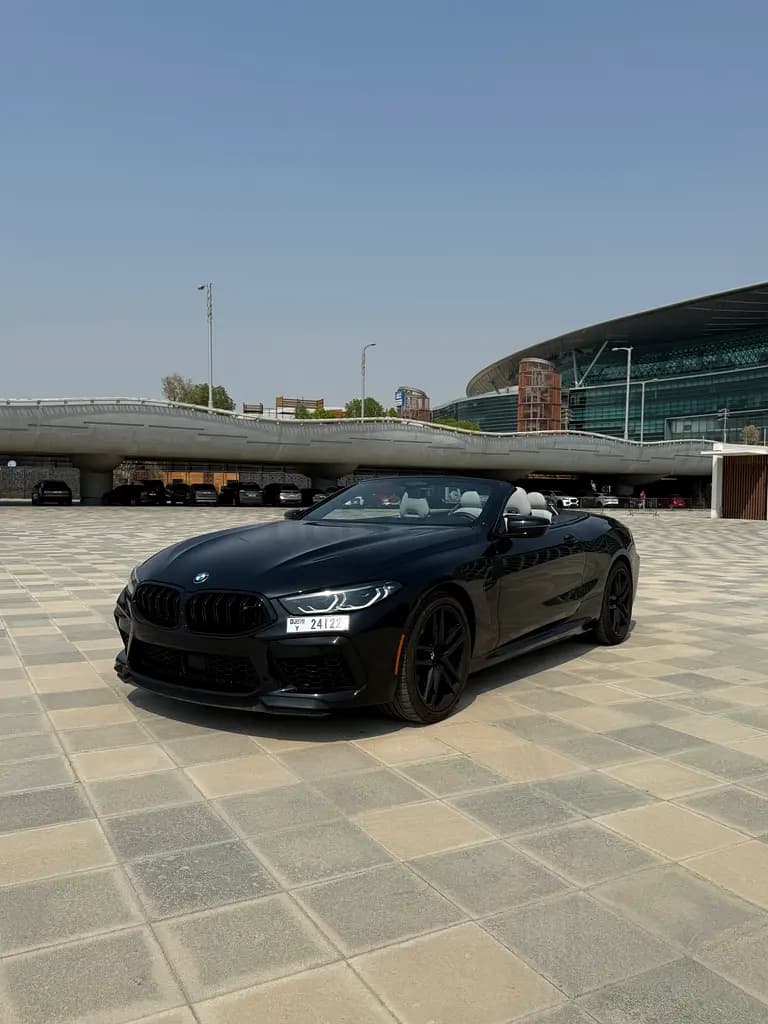 BMW M8 2026 — Foto del veicolo 1