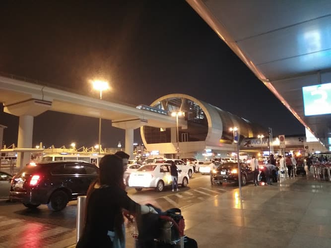 Dollar Car Rental – Dubai Airport Terminal 1