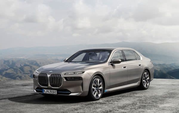 BMW i7