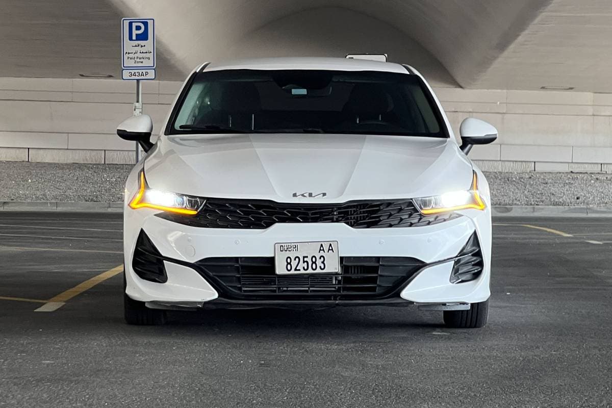 Drive in Style: KIA K5 Review for Dubai Travelers