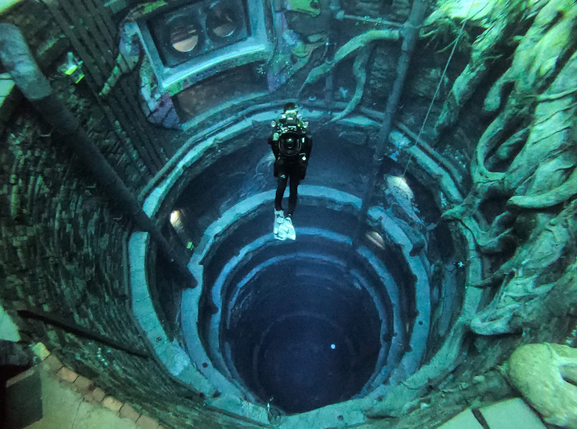 Exploring Deep Dive Dubai: The World’s Deepest Pool for Divers and Adventurers